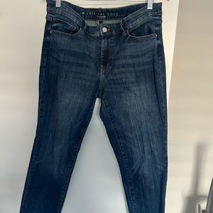 White House Black Market everyday soft girlfriend jeans ankle jeans. Size 10